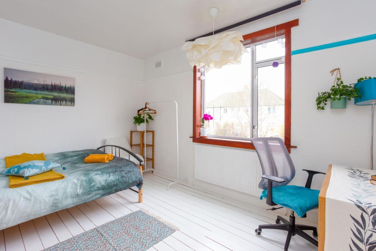 Bright & Spacious Double Room With Garden View- Close To Airport & City Centre Edinburgh Exterior photo